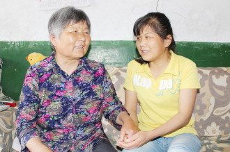 台儿庄年近七旬老母亲割肾救女:死也得救她