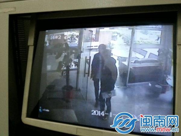 深夜家门被贴封条 房主不敢进屋报警求助(图)_