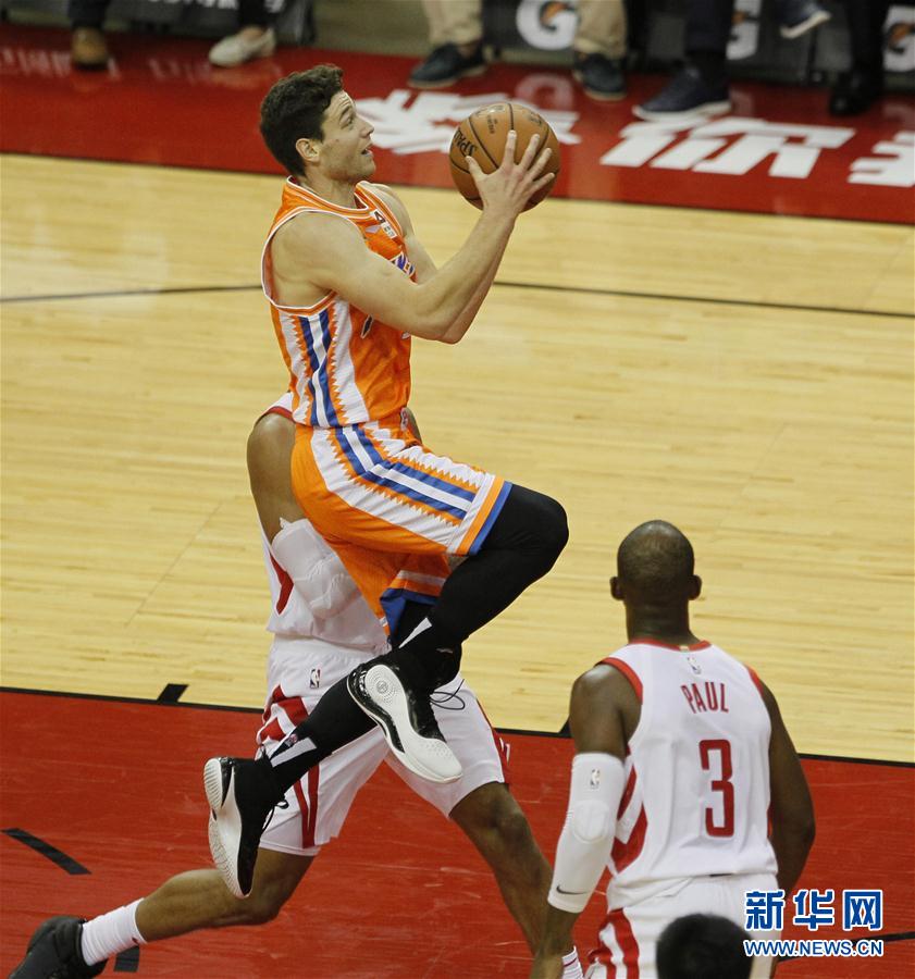 nba季前赛:火箭胜大鲨鱼