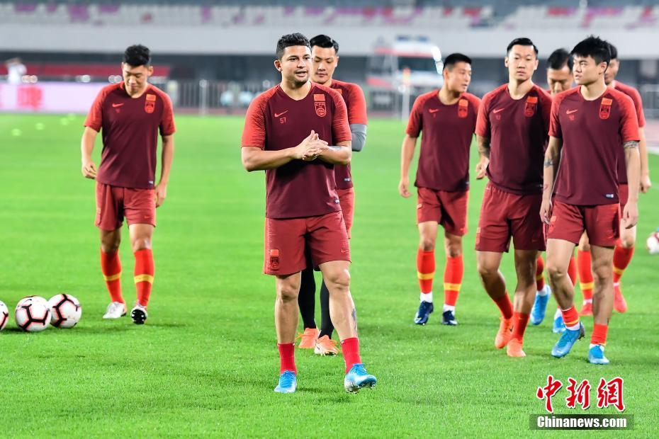 中国国家男子足球队在广州备战世预赛