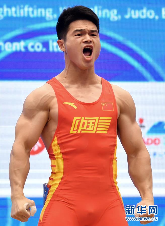 举重世界杯：石智勇包揽男子73公斤级冠军