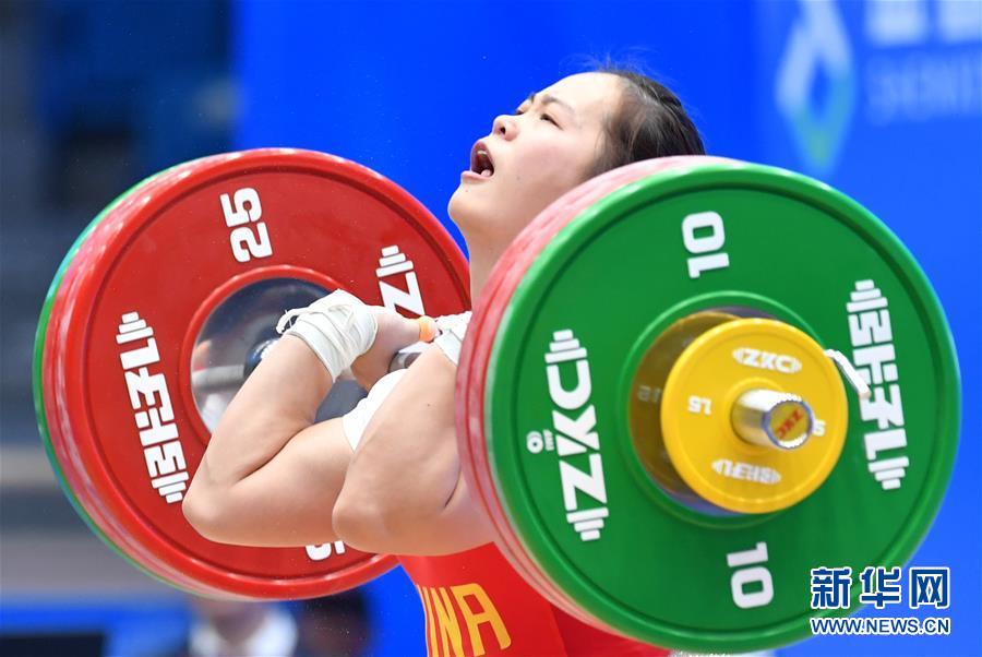 邓薇获女子64公斤级抓举和总成绩冠军创新纪录