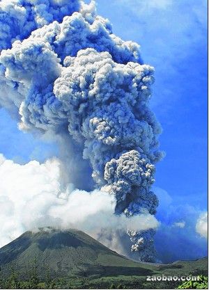 印尼洛孔火山再次喷发