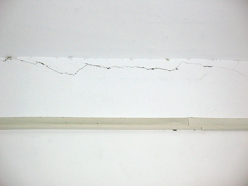 枣庄中联水泥采石爆破震裂村民房屋(图) -枣庄