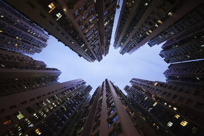仰望楼宇间的天空 用震撼视角展现城市
