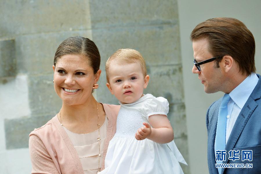 英国小王子亮相 各国 "王室宝宝"大比拼(图)