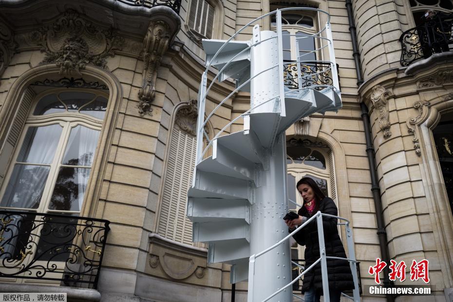 法国埃菲尔铁塔一段楼梯将被拍卖