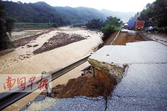 桂平金田水庫下游3個鄉鎮遭受洪災 兩千多人救援