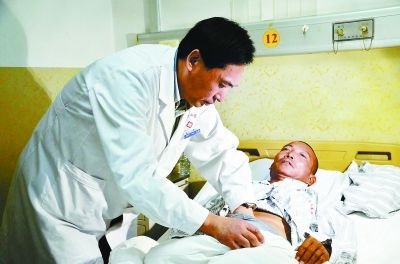 男子因听闻30万手术费自锯病腿 专家称仅需数万