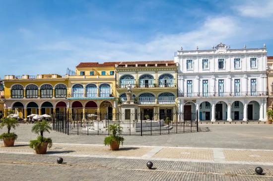  Diego Grandi/Shutterstock