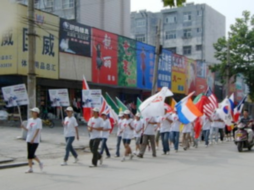 婚纱店员工_婚纱店(3)