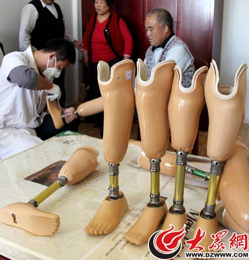 摄影报道:枣庄为贫困残疾人免费安装假肢