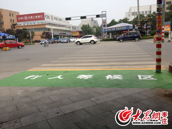 近几日,记者走访文化路与振兴路路口,振兴路与龙